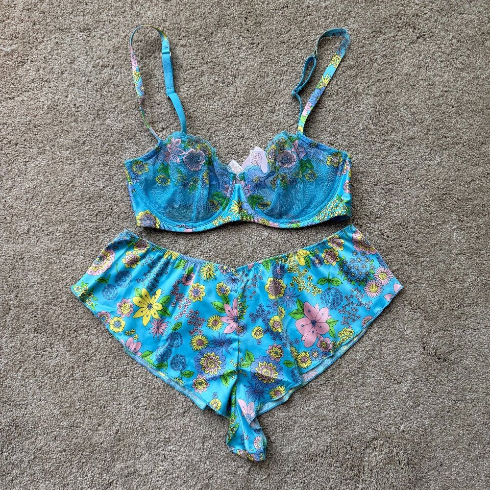 NWT Savage X Fenty Mod Poppy Unlined Lace Balconette Bra, 32DD & Short, M